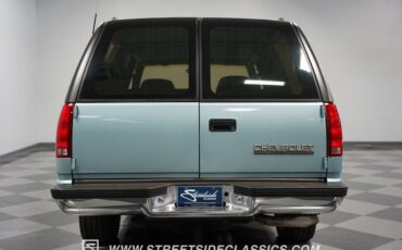 Chevrolet-Suburban-1992-Light-Blue-Metallic-Blue-26