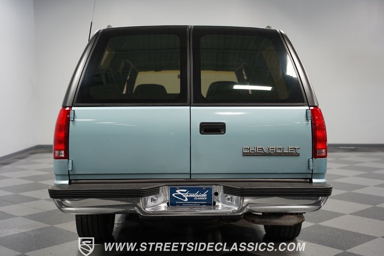 Chevrolet-Suburban-1992-Light-Blue-Metallic-Blue-26
