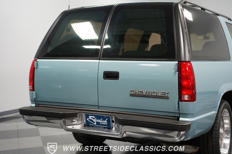 Chevrolet-Suburban-1992-Light-Blue-Metallic-Blue-27
