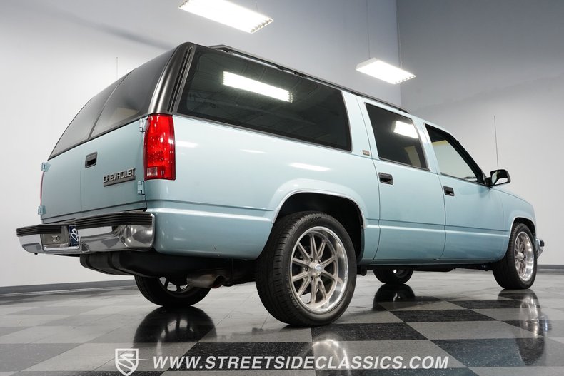 Chevrolet-Suburban-1992-Light-Blue-Metallic-Blue-28