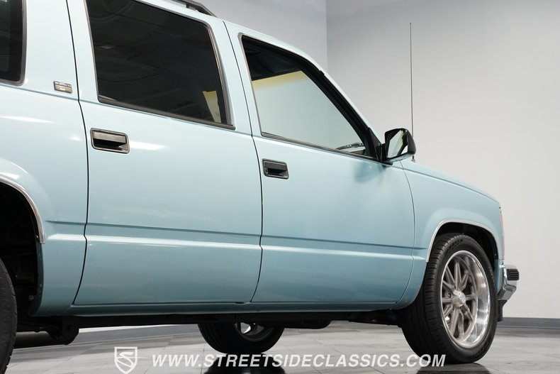 Chevrolet-Suburban-1992-Light-Blue-Metallic-Blue-29