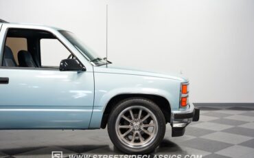 Chevrolet-Suburban-1992-Light-Blue-Metallic-Blue-31