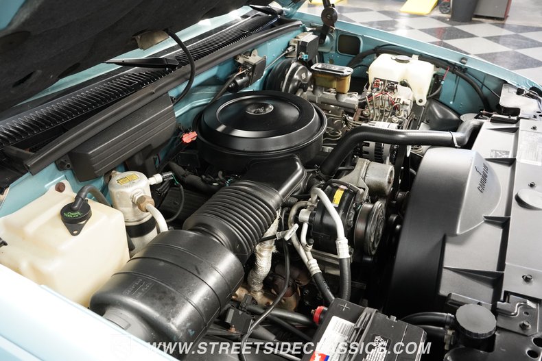 Chevrolet-Suburban-1992-Light-Blue-Metallic-Blue-35