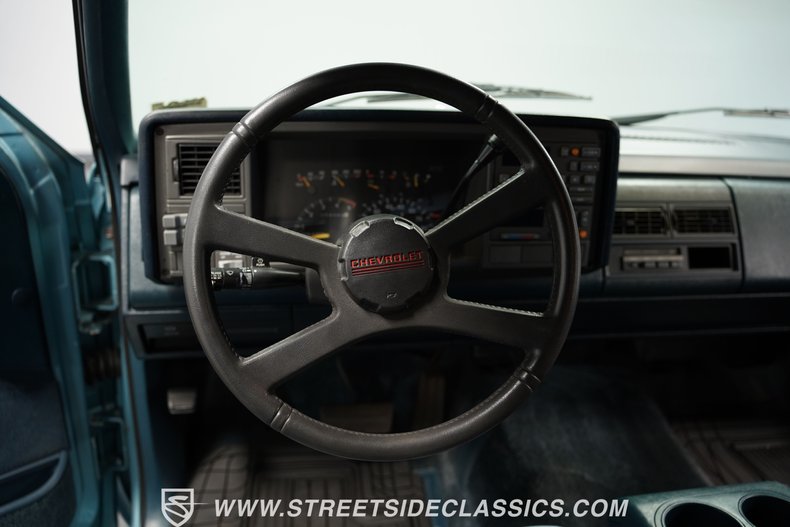 Chevrolet-Suburban-1992-Light-Blue-Metallic-Blue-39