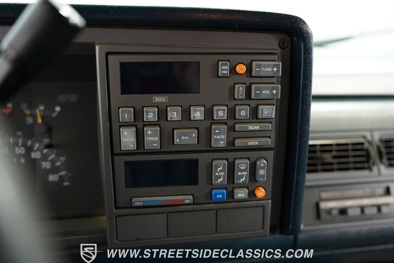 Chevrolet-Suburban-1992-Light-Blue-Metallic-Blue-42