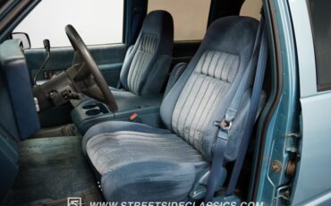 Chevrolet-Suburban-1992-Light-Blue-Metallic-Blue-43