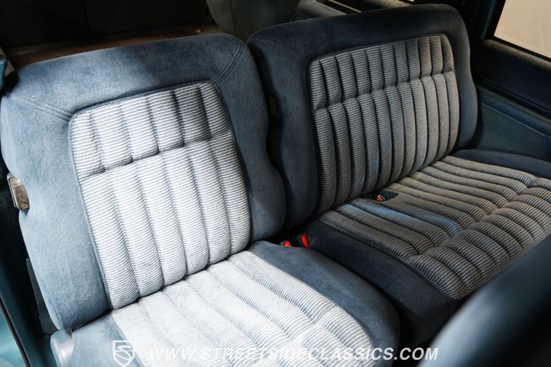 Chevrolet-Suburban-1992-Light-Blue-Metallic-Blue-44