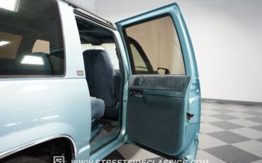 Chevrolet-Suburban-1992-Light-Blue-Metallic-Blue-45