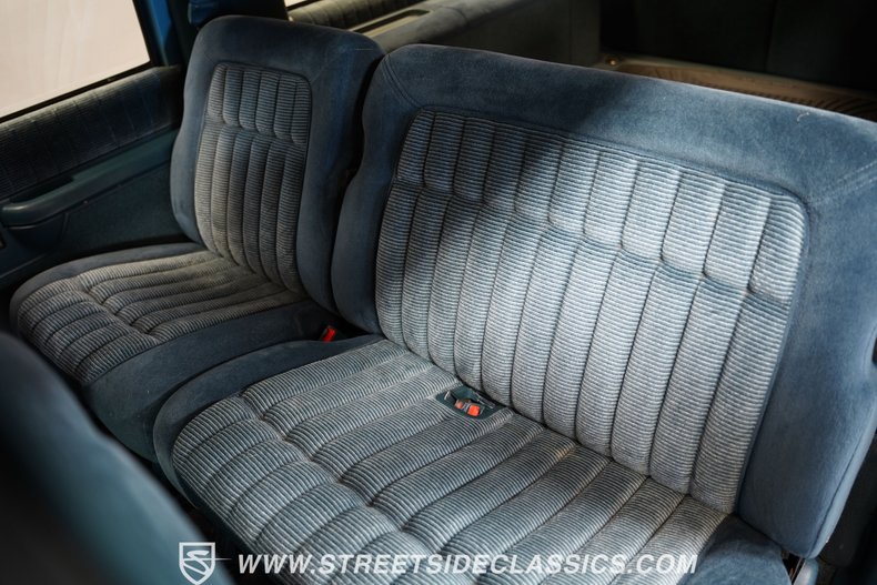 Chevrolet-Suburban-1992-Light-Blue-Metallic-Blue-46