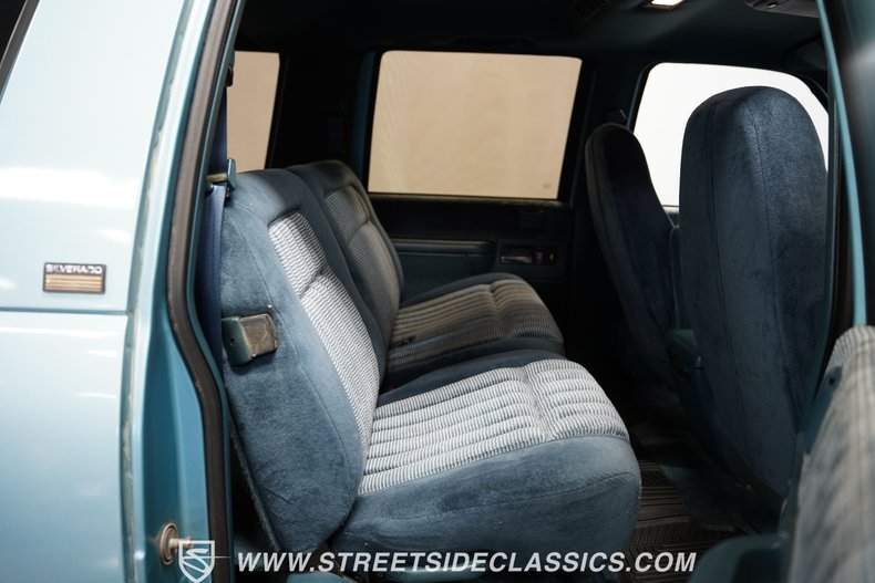 Chevrolet-Suburban-1992-Light-Blue-Metallic-Blue-49