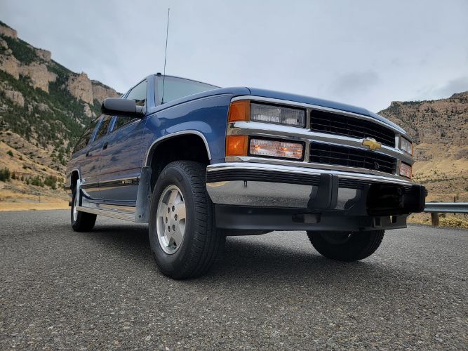 Chevrolet-Suburban-1994-Atlantic-Blue-Metall-Blue-1