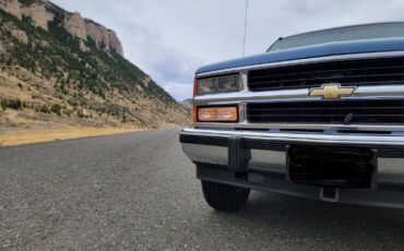 Chevrolet-Suburban-1994-Atlantic-Blue-Metall-Blue-2
