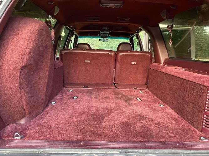 Chevrolet-Suburban-1995-Custom-Leather-1