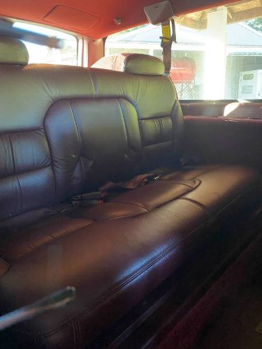 Chevrolet-Suburban-1995-Custom-Leather-2