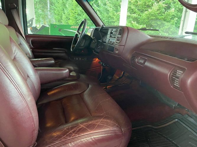 Chevrolet-Suburban-1995-Custom-Leather-4