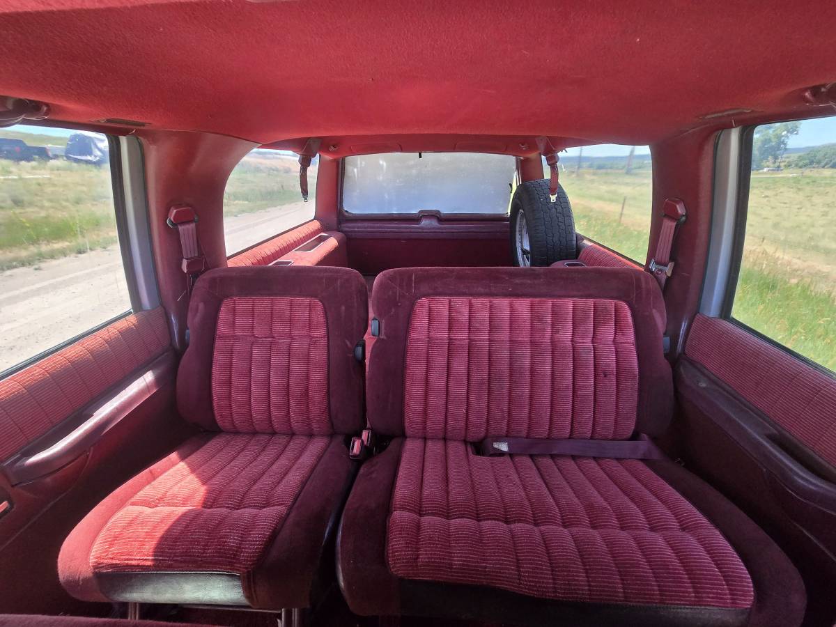 Chevrolet-Suburban-2500-diesel-1994-red-10