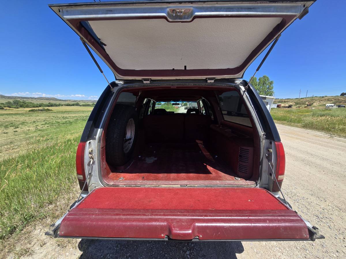 Chevrolet-Suburban-2500-diesel-1994-red-12