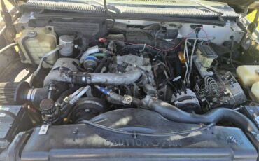 Chevrolet-Suburban-2500-diesel-1994-red-13