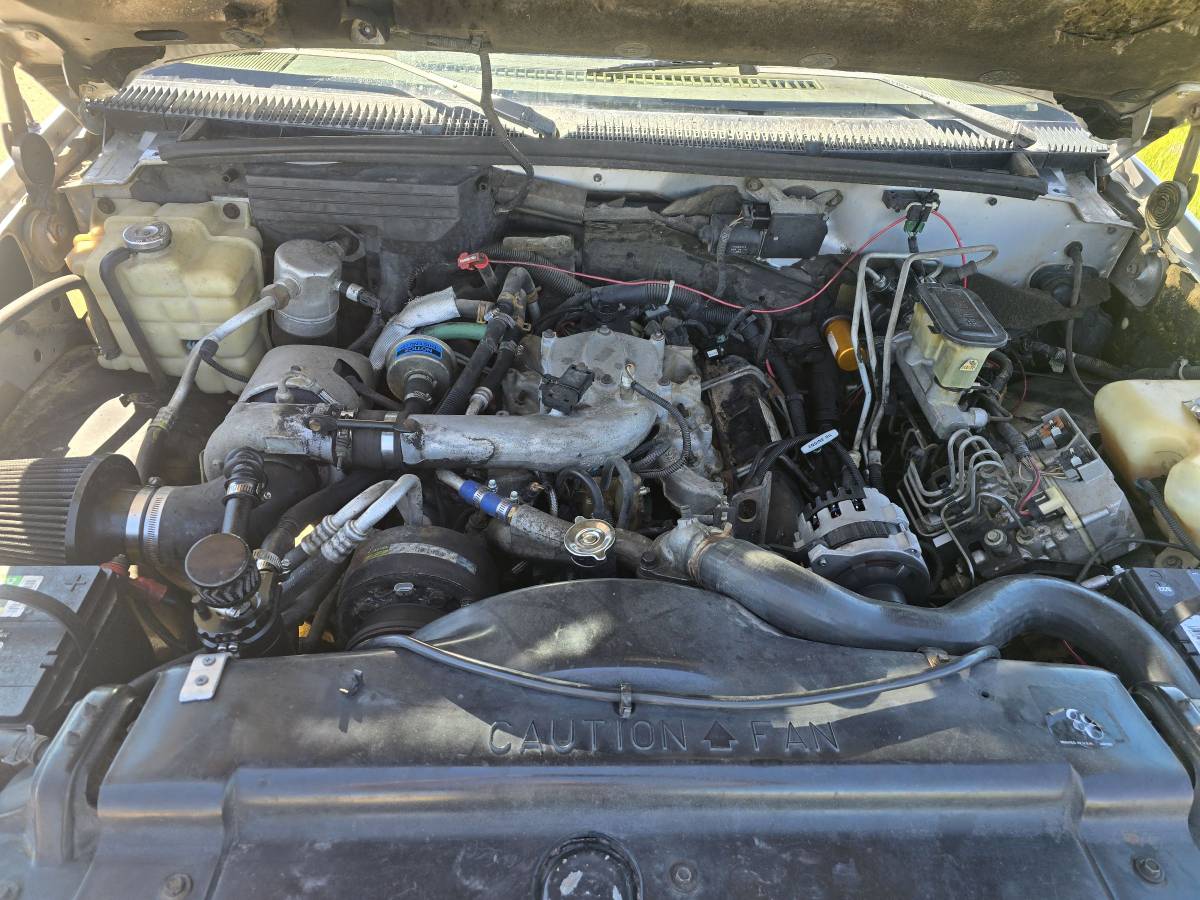 Chevrolet-Suburban-2500-diesel-1994-red-13