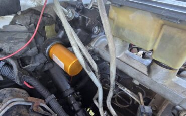 Chevrolet-Suburban-2500-diesel-1994-red-15