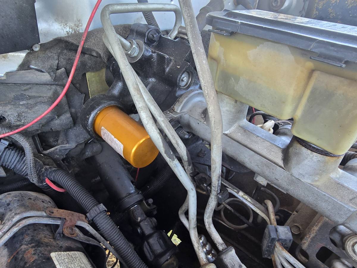 Chevrolet-Suburban-2500-diesel-1994-red-15