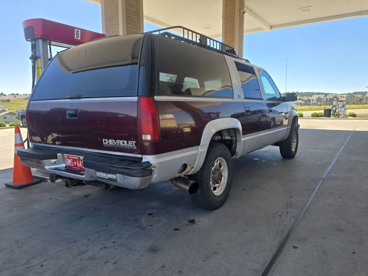 Chevrolet-Suburban-2500-diesel-1994-red-16