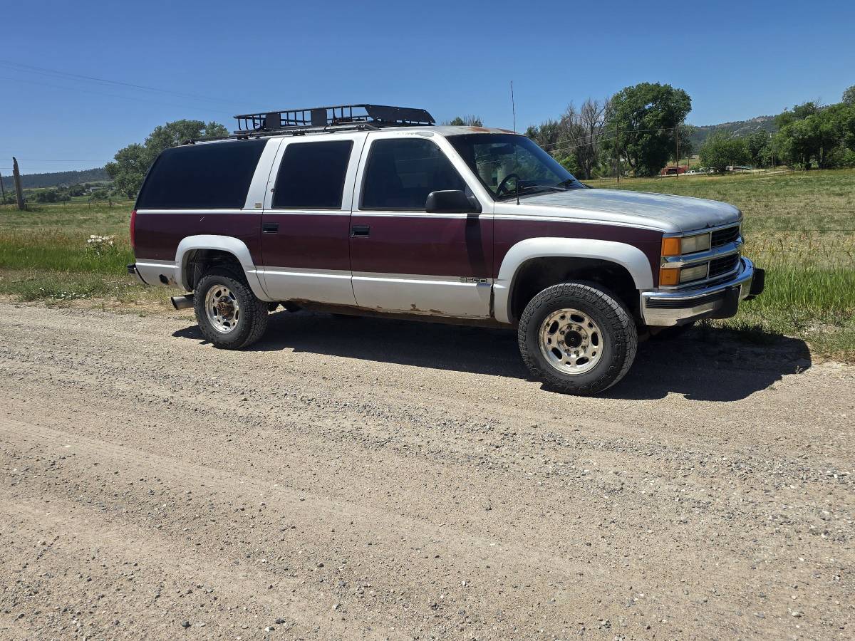 Chevrolet-Suburban-2500-diesel-1994-red-2