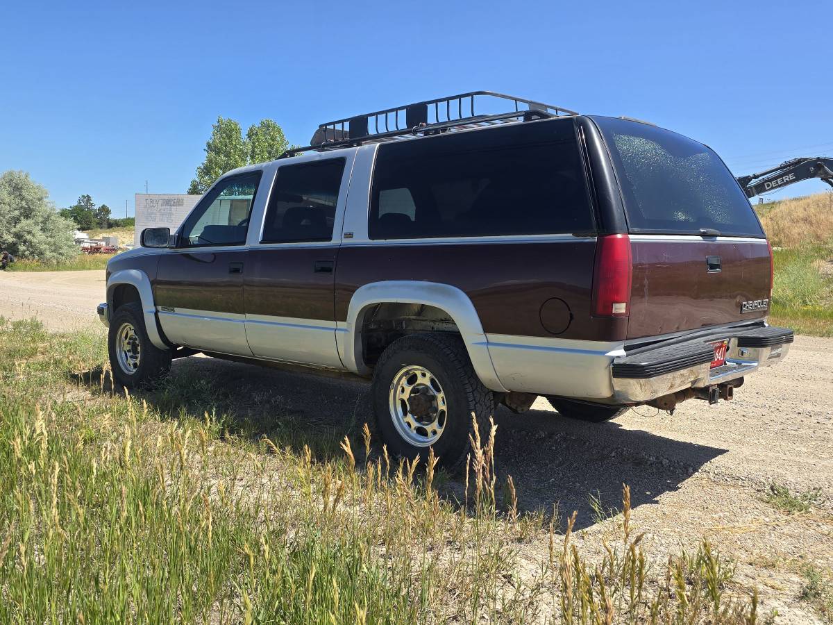 Chevrolet-Suburban-2500-diesel-1994-red-3