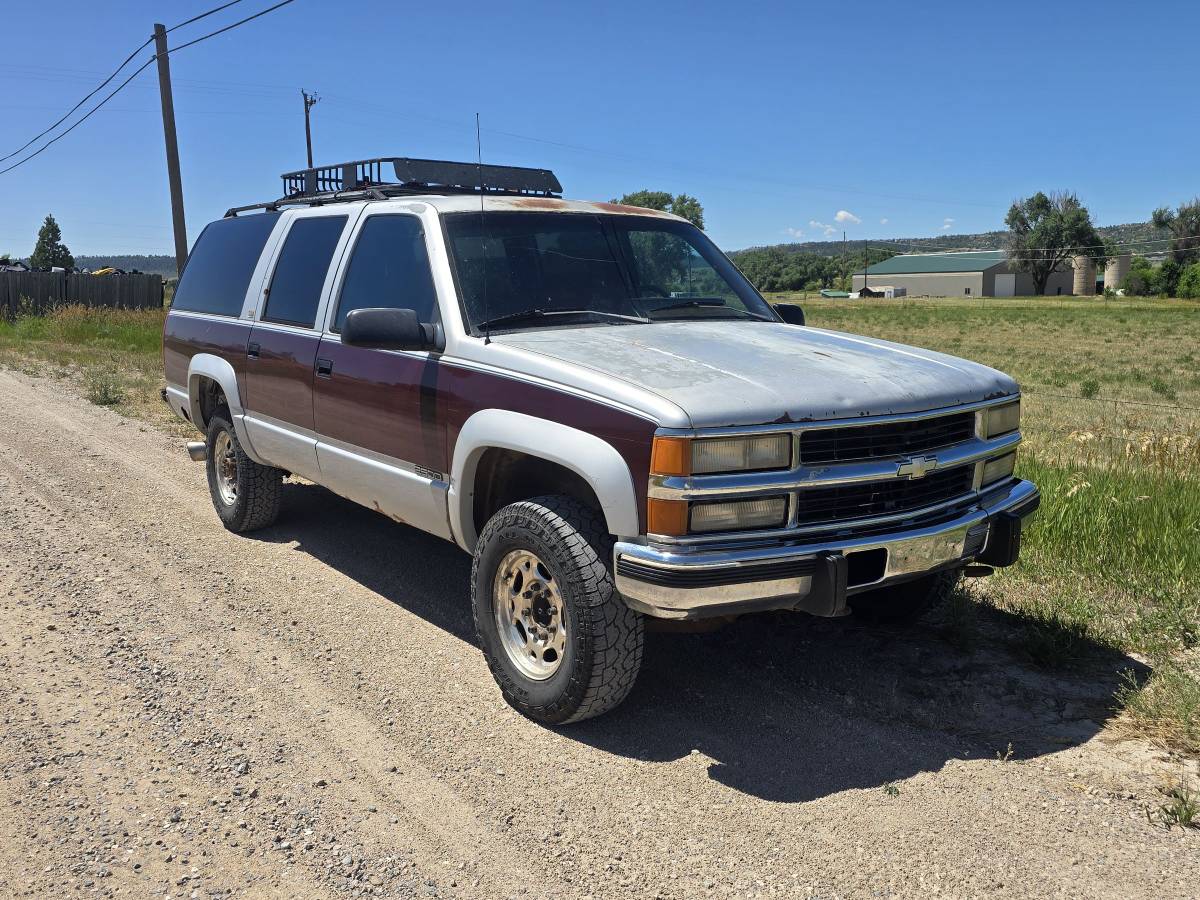 Chevrolet-Suburban-2500-diesel-1994-red-4