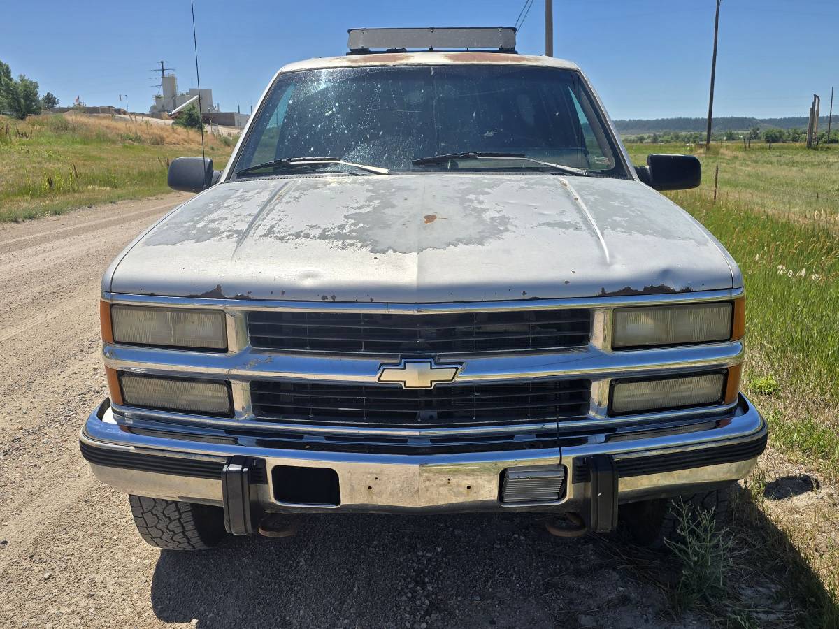 Chevrolet-Suburban-2500-diesel-1994-red-7