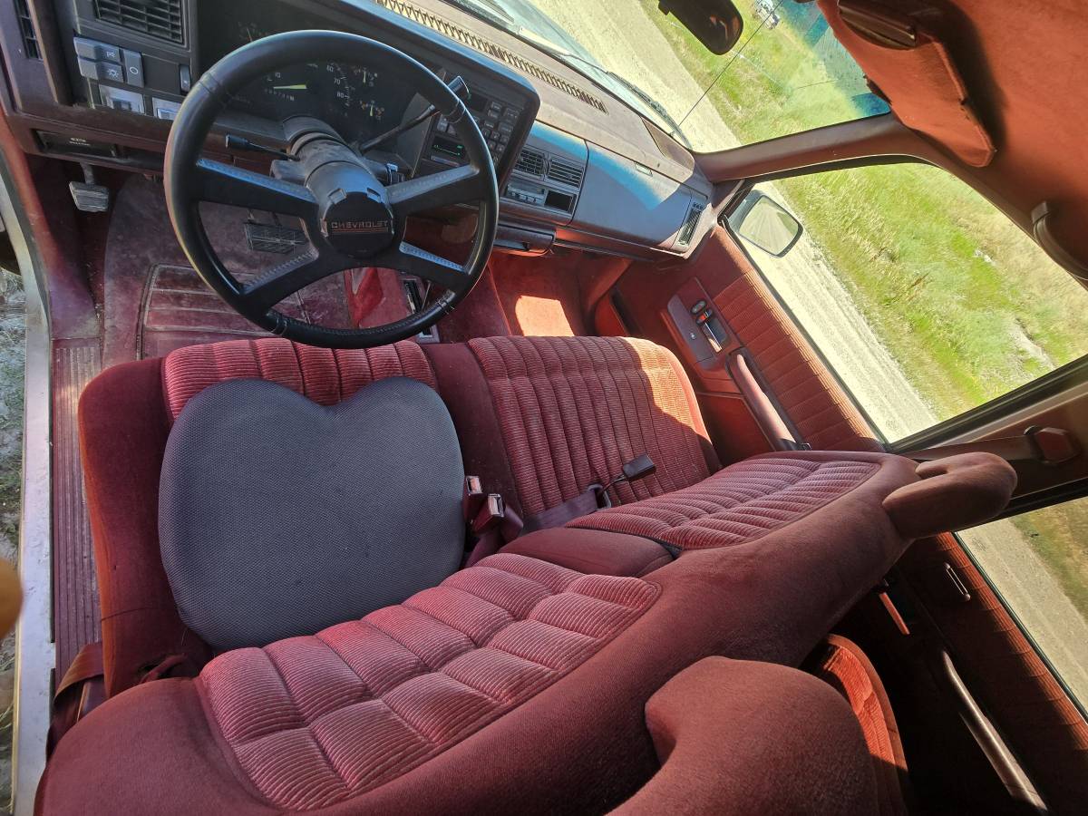 Chevrolet-Suburban-2500-diesel-1994-red-8