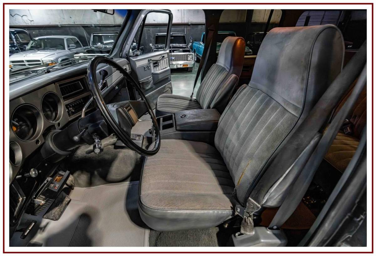 Chevrolet-Suburban-4x4-1987-6