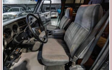 Chevrolet-Suburban-4x4-1987-6