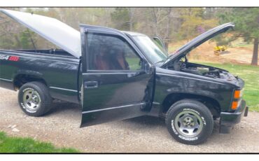 Chevrolet-Super-sport-1990-Black-Garnet-Red-4