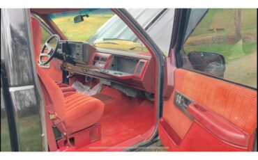 Chevrolet-Super-sport-1990-Black-Garnet-Red-5