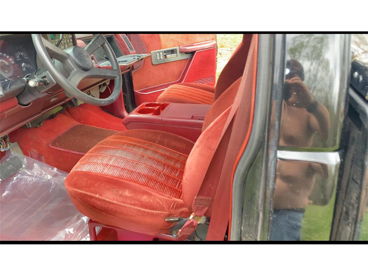 Chevrolet-Super-sport-1990-Black-Garnet-Red-6