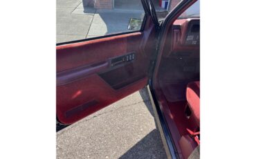 Chevrolet-Super-sport-1990-Black-Red-6