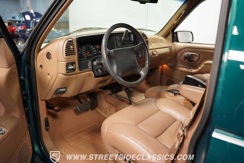 Chevrolet-Tahoe-1995-Emerald-Green-Metall-Tan-2