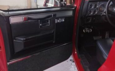 Chevrolet-Truck-1982-Red-Black-5