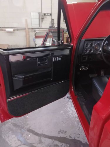 Chevrolet-Truck-1982-Red-Black-5