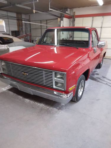 Chevrolet-Truck-1982-Red-Black