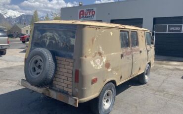 Chevrolet-Van-1968-Yellow-Brown-19