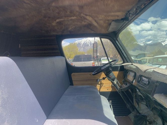 Chevrolet-Van-1968-Yellow-Brown-3