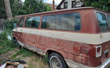 Chevrolet-Van-1977-brown-1