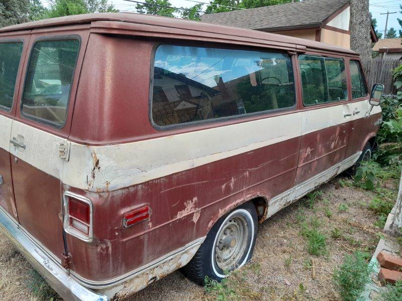 Chevrolet-Van-1977-brown