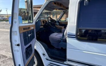 Chevrolet-Van-1988-White-Blue-11