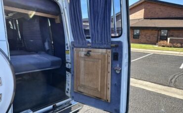 Chevrolet-Van-1988-White-Blue-12