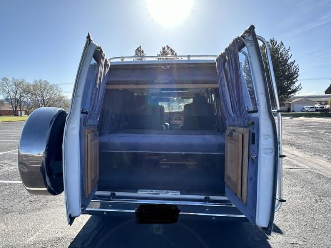 Chevrolet-Van-1988-White-Blue-14