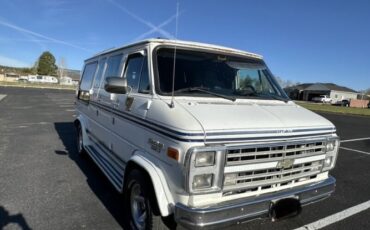 Chevrolet-Van-1988-White-Blue-2