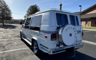 Chevrolet-Van-1988-White-Blue-3